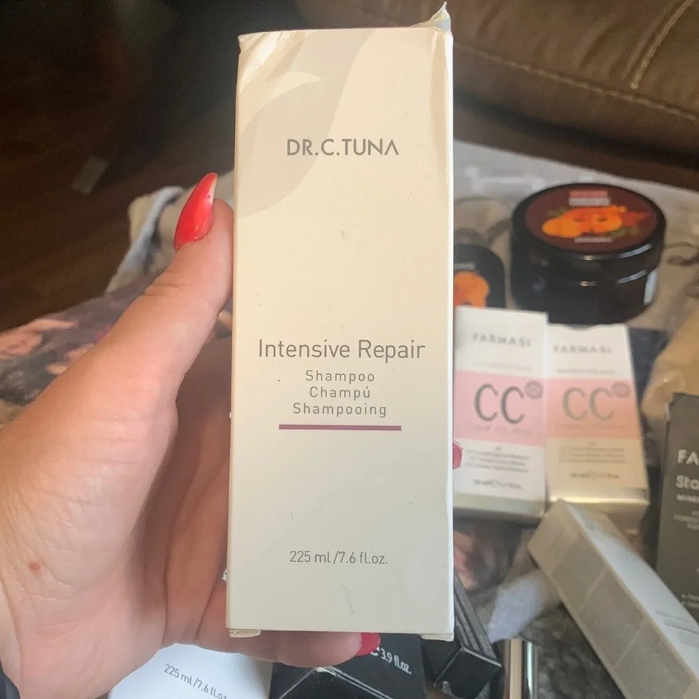 Intensive Repair Shampoo - Picture 1 of 2